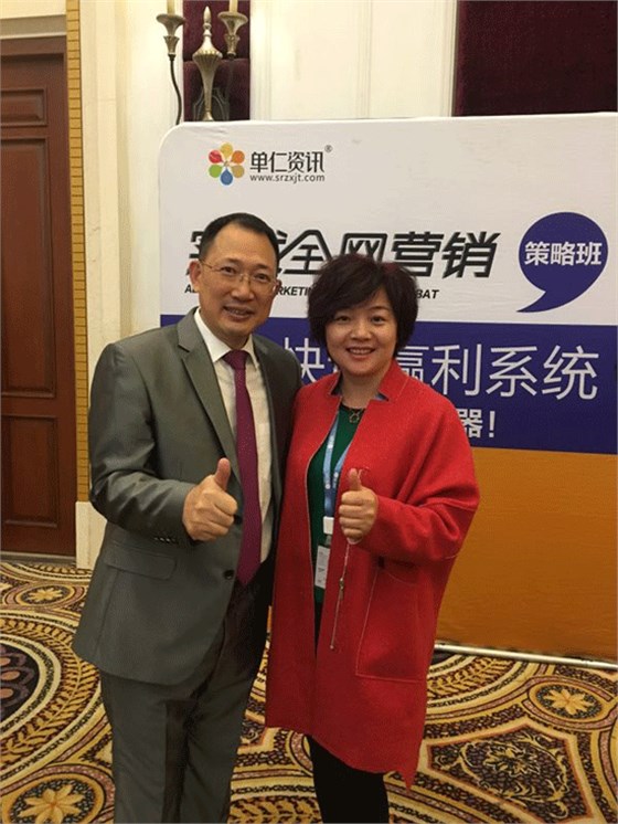 蘇州金鉆總經(jīng)理孫文紅與單仁老師合影