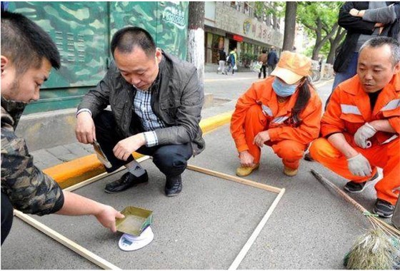 電子秤用來稱土，以克論凈