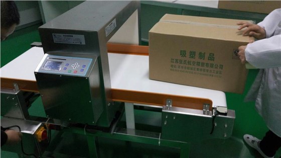 金屬檢測機(jī)客戶現(xiàn)場1 金屬檢測機(jī)客戶現(xiàn)場1