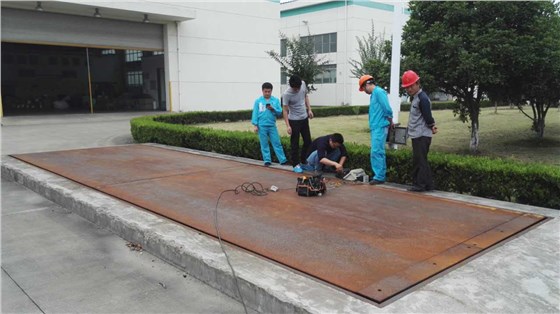 電子地磅維修現(xiàn)場(chǎng)