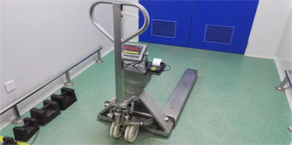 制藥廠(chǎng)500kg全不銹鋼叉車(chē)秤調(diào)式安裝客戶(hù)現(xiàn)場(chǎng)