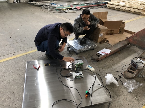 不銹鋼電子地磅調(diào)式現(xiàn)場