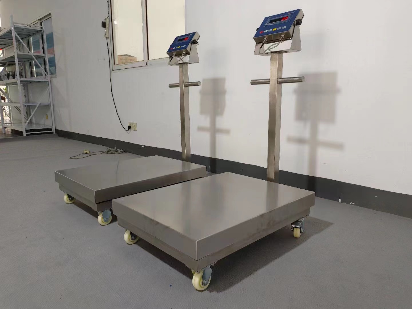 全不銹鋼移動(dòng)式防爆臺(tái)秤 (2)